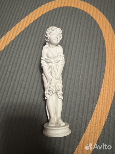 Статуэтка девочка