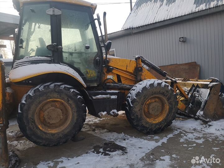 Эксковатор-погрузчик