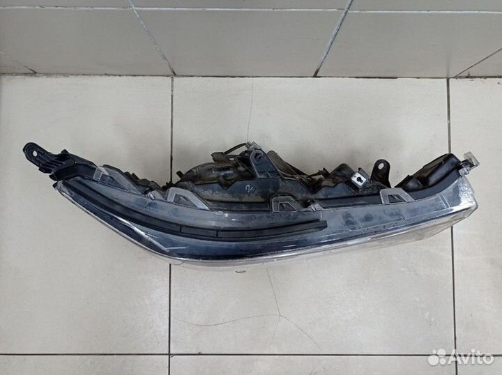 Фара передняя правая Toyota RAV4