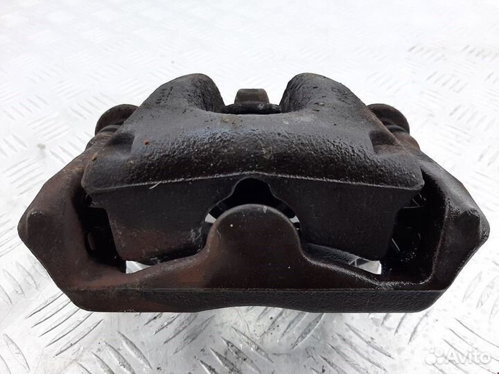 Суппорт передний правый BMW 1 34116774682