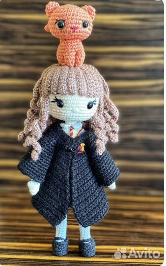 Вязаная кукла «Гермиона Грейнджер» амигуруми
