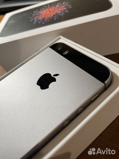iPhone SE, 32 ГБ
