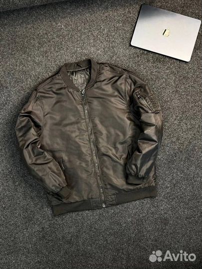 Кожаная куртка-бомбер