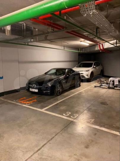 Машиноместо, > 30 м²