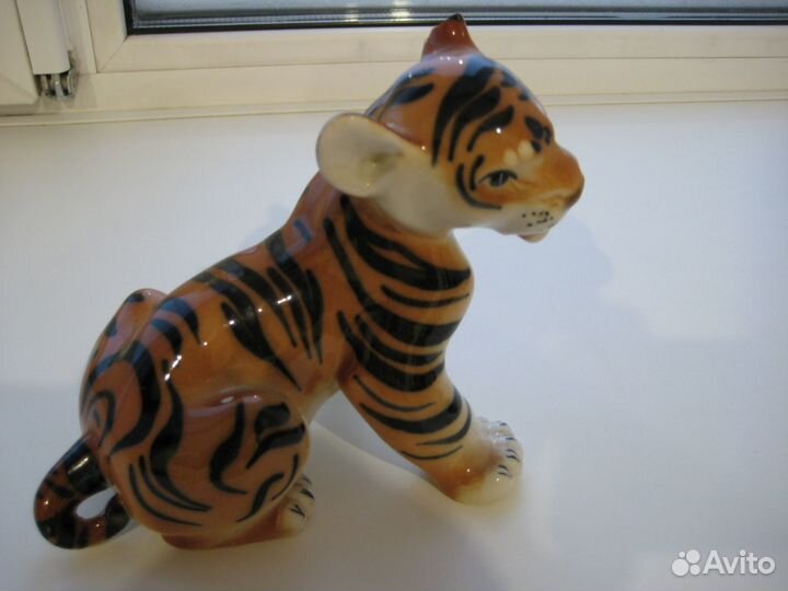 Фарфоровая статуэтка тигрёнок (под реставрацию)