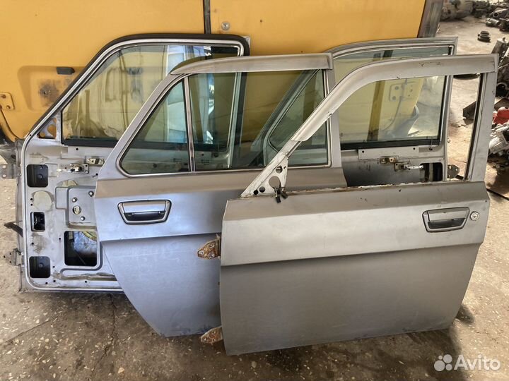 Двери на волгу 31105