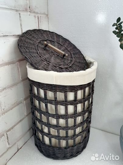 Корзина для белья плетёная с крышкой