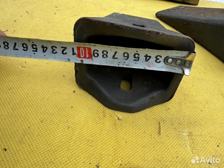 Коронка ковша Hitachi zx 200