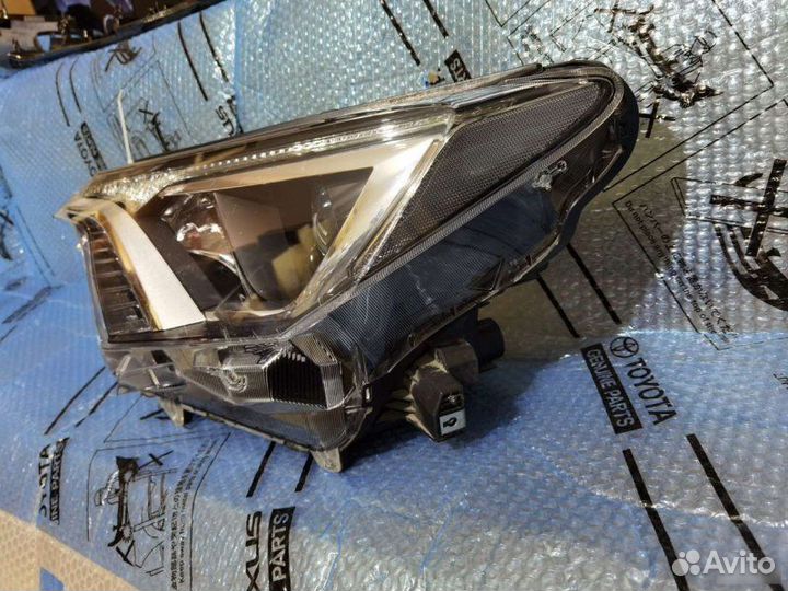 Фара левая Toyota Rav4 2015-2019