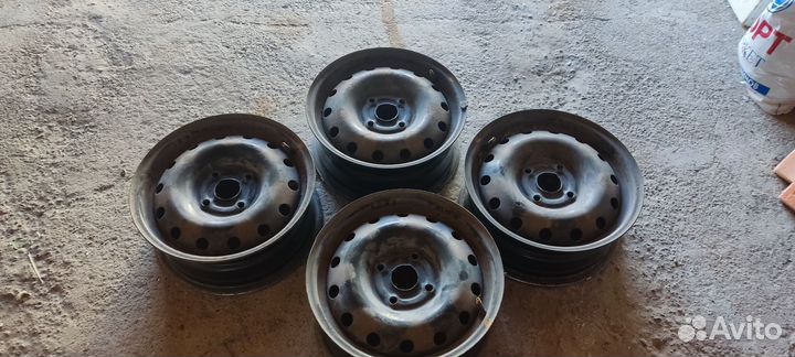 Штампованный диск r 15