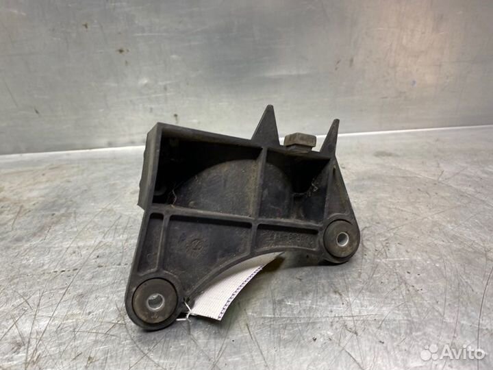 Кронштейн осушителя Audi A4 B7 2005-2007 седан