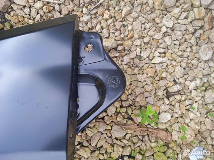 Крыло renault sandero правое