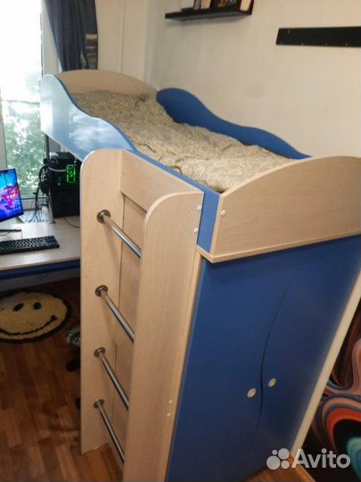 Кровать, стол, шкафы, тумбочка