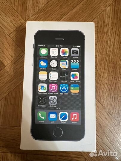 Коробка от iPhone 5s и наушников