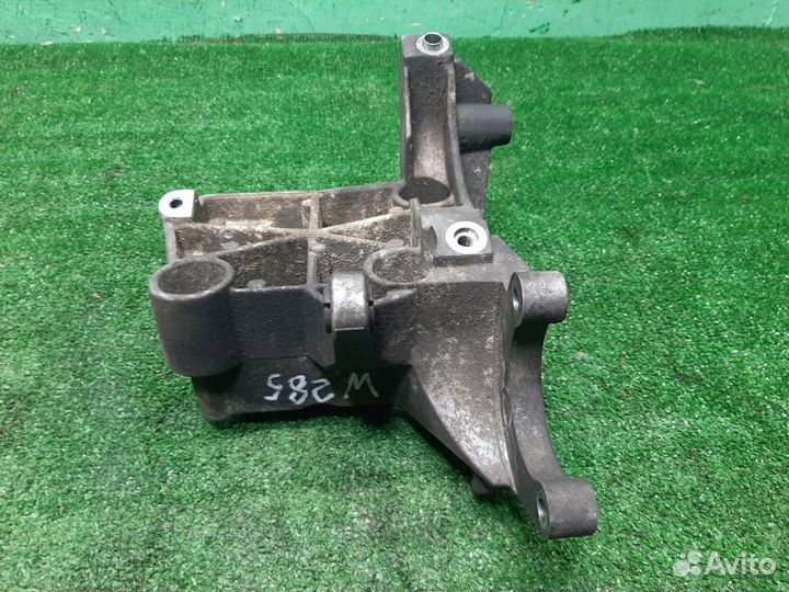 Кронштейн гур volkswagen Touareg (7L) 2006