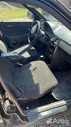 LADA Priora 1.6 МТ, 2011, битый, 300 000 км