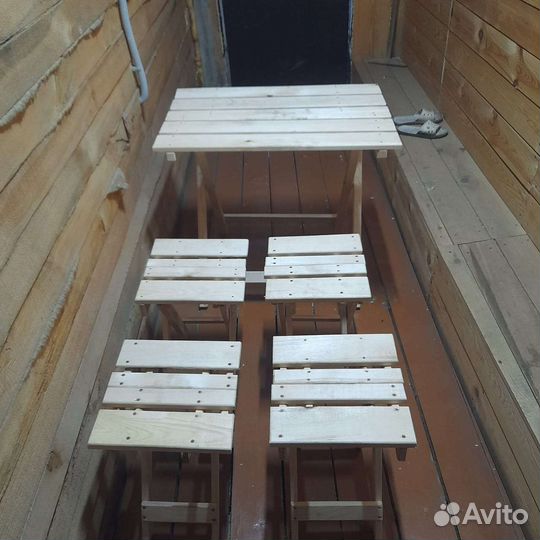 Столик и стулья для отдыха