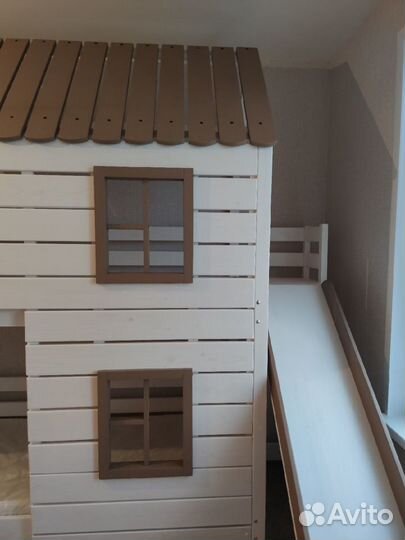 Детская кровать из массива с горкой
