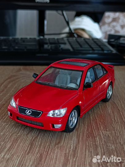 Модели автомобилей welly, kinsmart и д.р