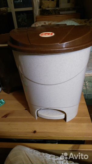 Контейнер для мусора с педалью