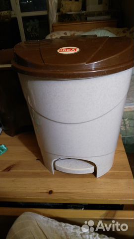 Контейнер для мусора с педалью