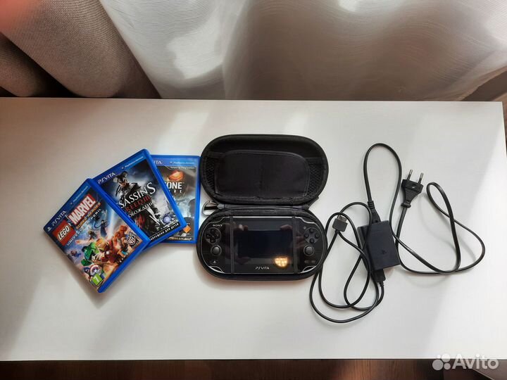 PS Vita на 14 gb + 3 игры