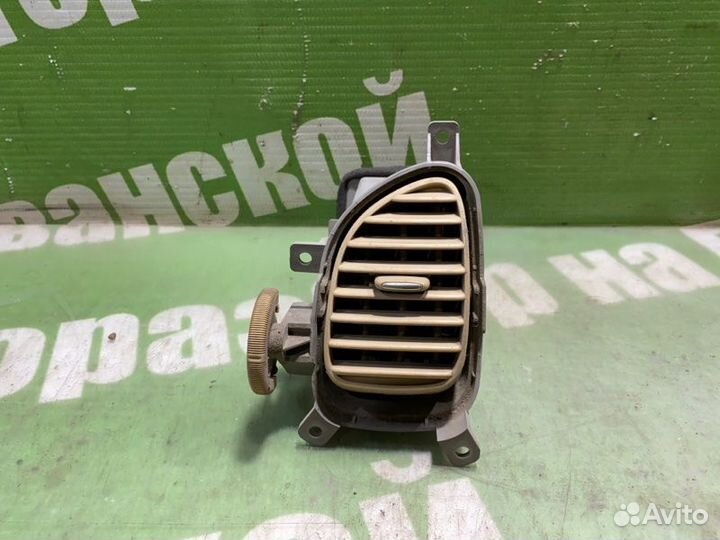 Дефлектор воздушный правый Nissan Tino QG18DE