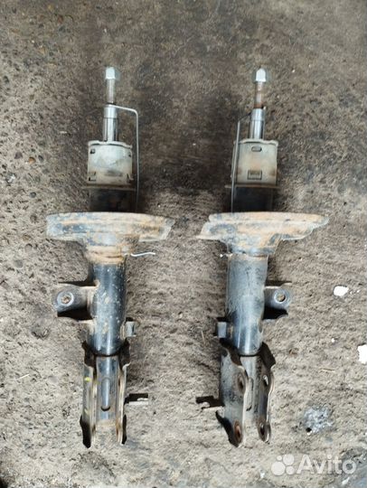 Передние амортизаторы hyundai solaris оригинал