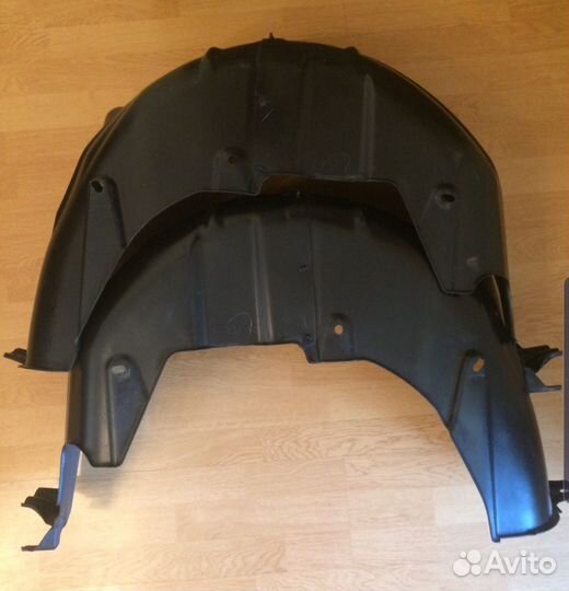 Задние пластиковые локера (подкрылки) avensis t250