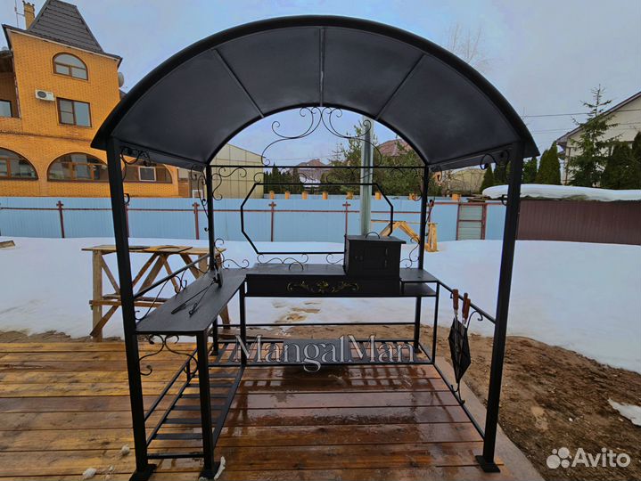 Мангал с крышей