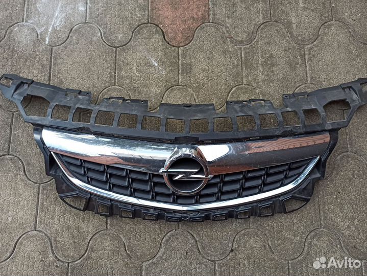 Решетка радиатора opel astra j