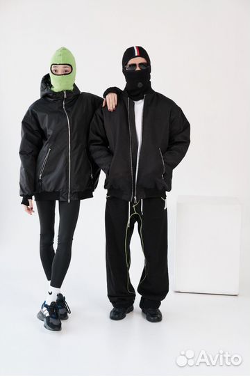 Бомбер зимний с капюшоном