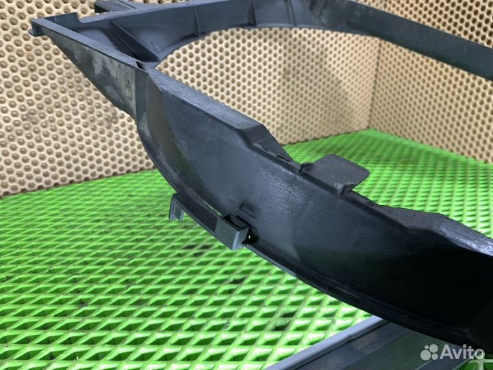 Диффузор вентилятора Mercedes benz W124