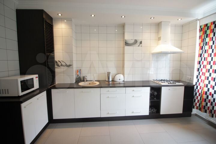 2-к. квартира, 75 м², 1/10 эт.