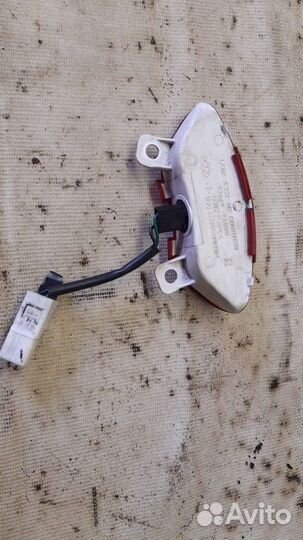 Плафон освещения в обшивку двери передней правой