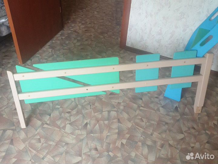 Боковой держатель для кровати