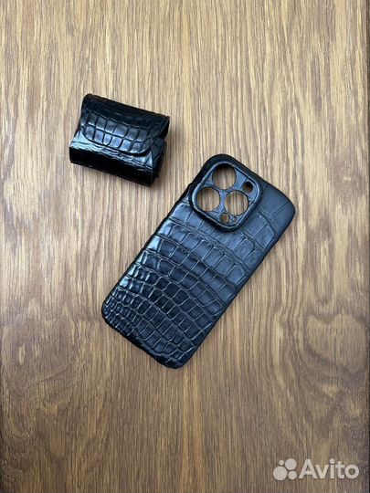 Чехол на iPhone 15 pro из кожи крокодила