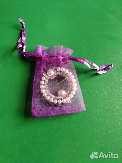 Брошь Неженка