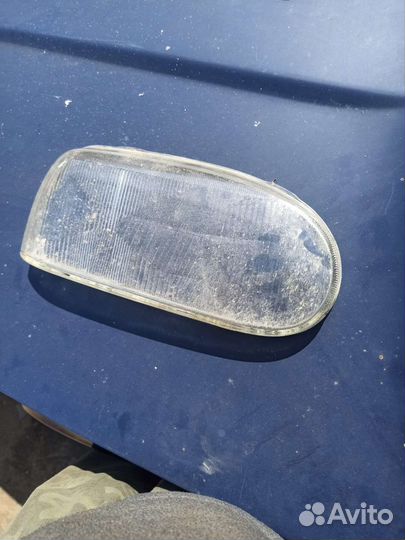 Стекло правой фары Volkswagen Golf 3 hella