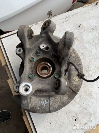 Кулак задний правый Hyundai Equus