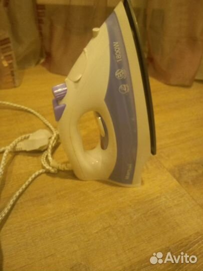 Паровой утюг Maxwell MW-3004 B