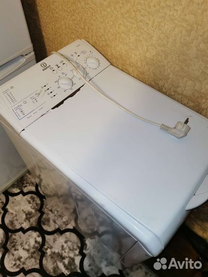 Стиральная машина Indesit с вертикальной загрузкой