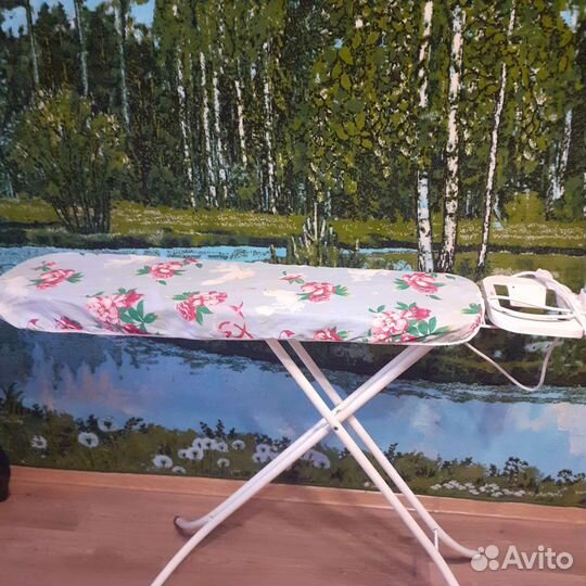 Гладильная доска с розеткой