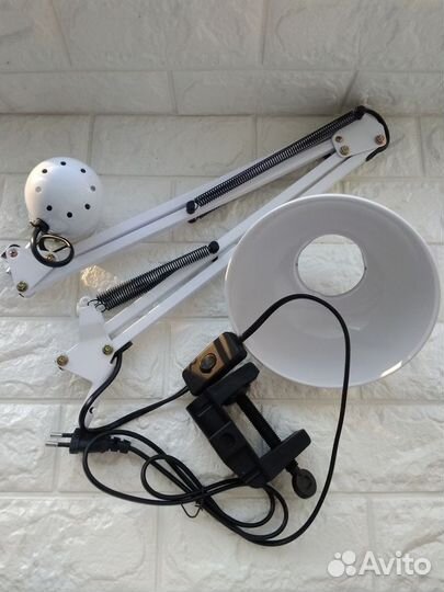 Лампа настольная для маникюра