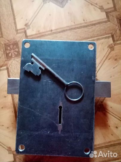 Замок гаражный накладной