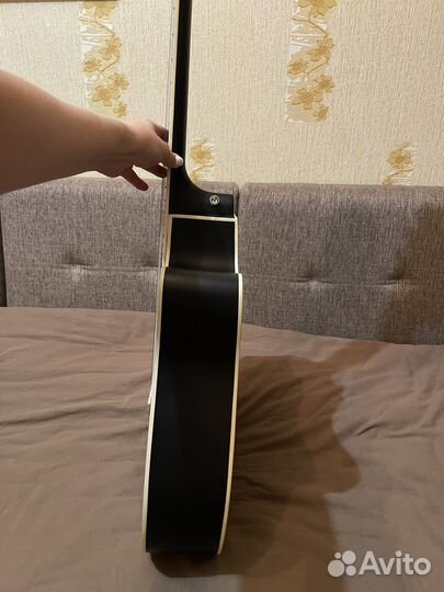 Акустическая гитара