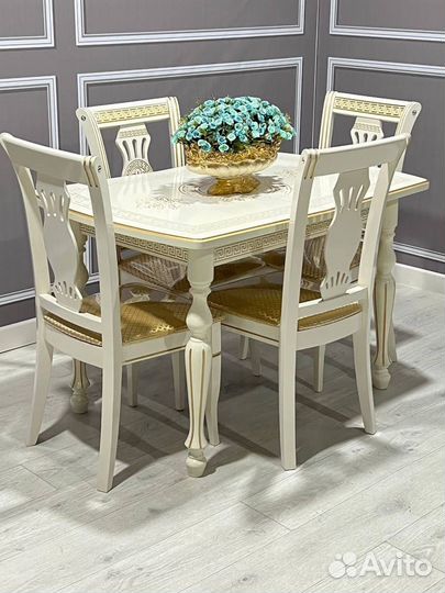 Стол кухонный и стулья