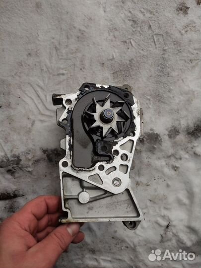 Помпа renault logan 1.6 16 кл