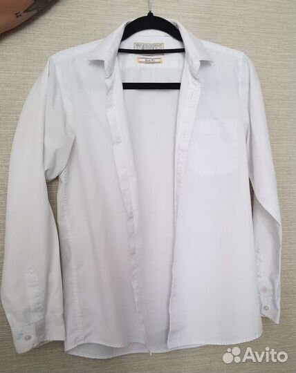 Отдам белые детские рубашки