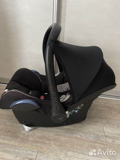 Автолюлька maxi cosi с вкладышем. Очень удобная